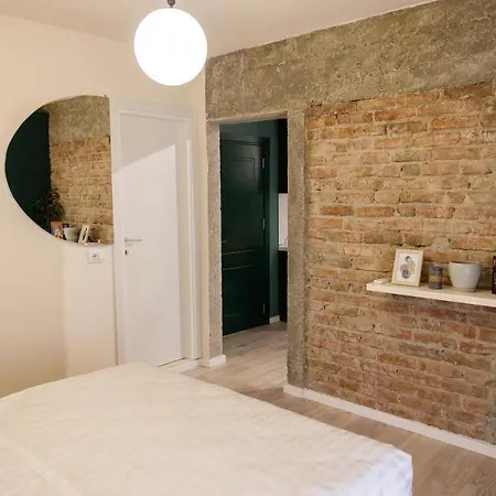 Kiwi 1+1 Apartament 티라나